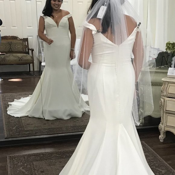 New Ivory Off-The-Shoulder Mermaid Wedding Gown - Size 8-10 - Picture 1 of 3